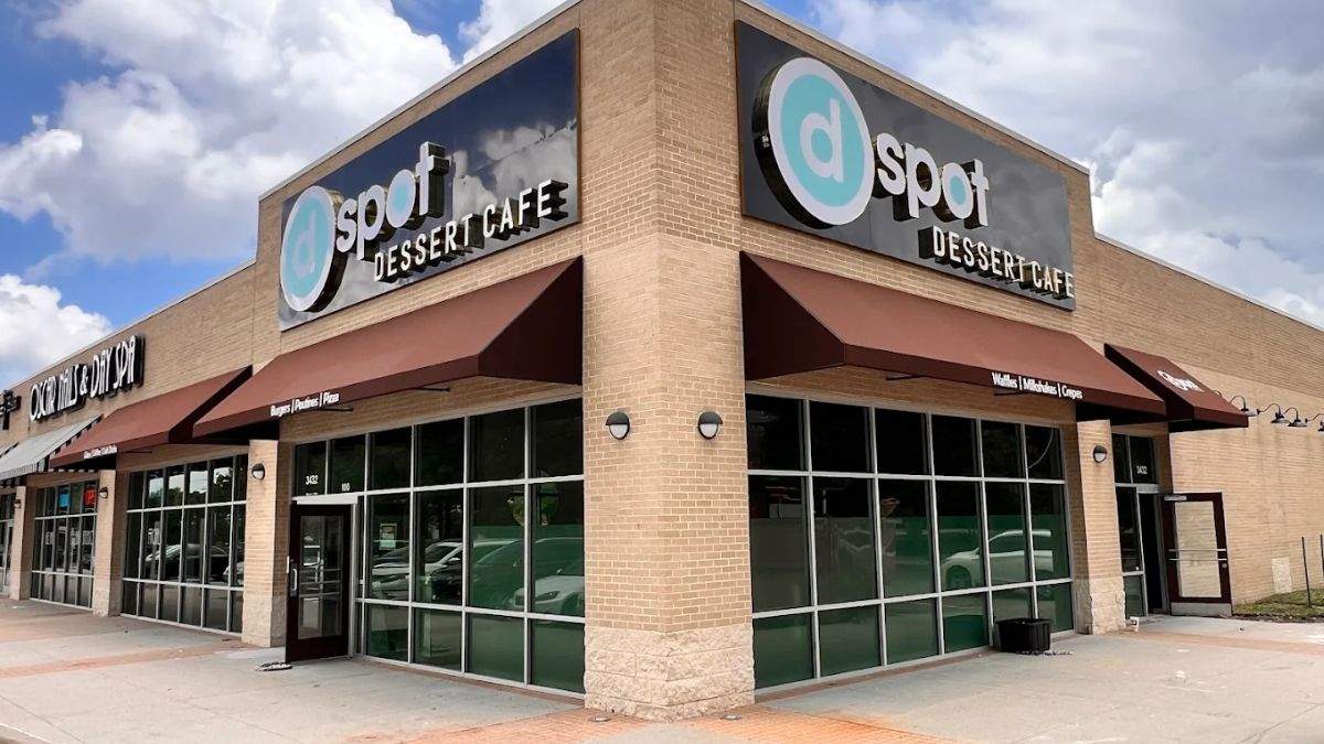 D Spot Dessert Caf&eacute; storefront in Carrollton, Texas